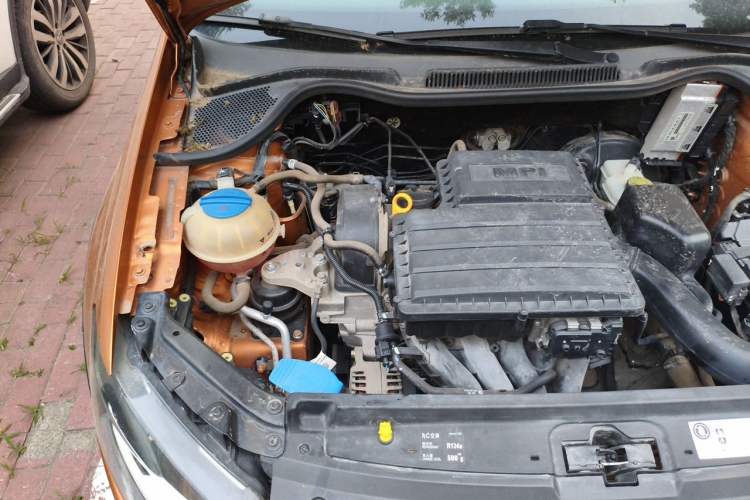 Used Volkswagen Polo 2014 1.6L Cross Polo Automatic Engine Bay Right