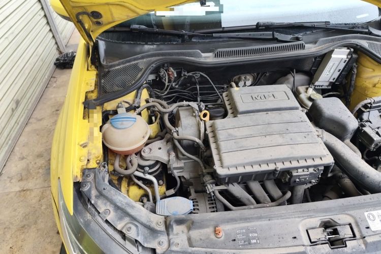 Used Volkswagen Polo 2014 1.6L Automatic Comfort Edition Engine Bay Right