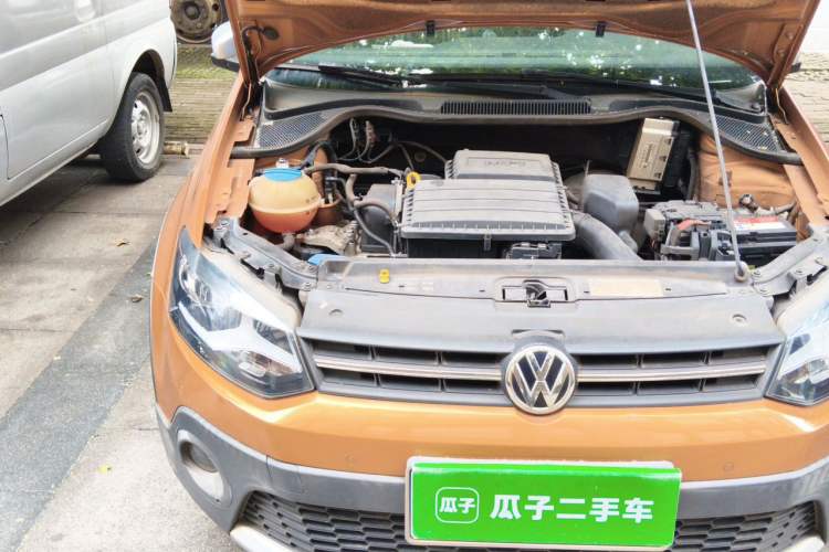 Used Volkswagen Polo 2014 1.6L Cross Polo Manual Engine Bay Right
