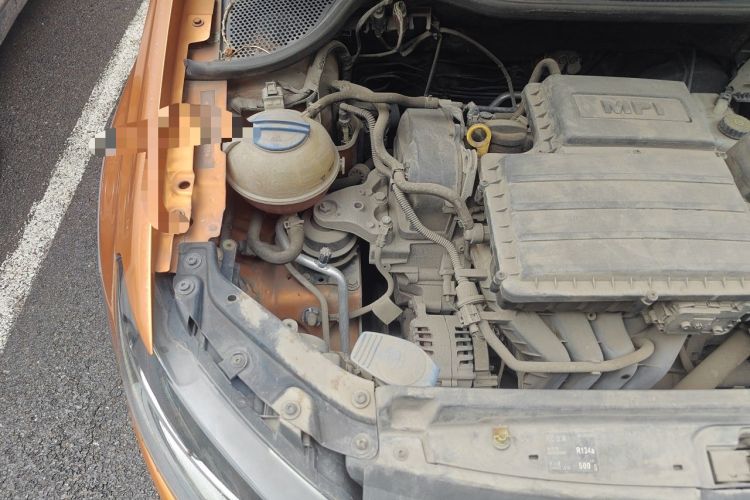 Used Volkswagen Polo 2014 1.6L Cross Polo Automatic Engine Bay Right