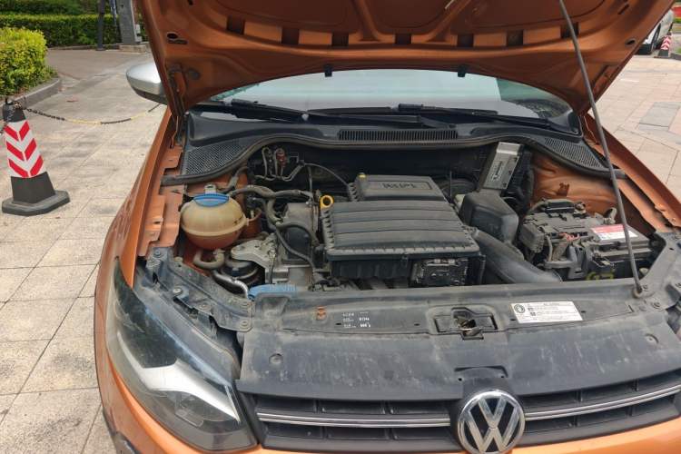Used Volkswagen Polo 2014 1.6L Cross Polo Automatic Engine Bay Right