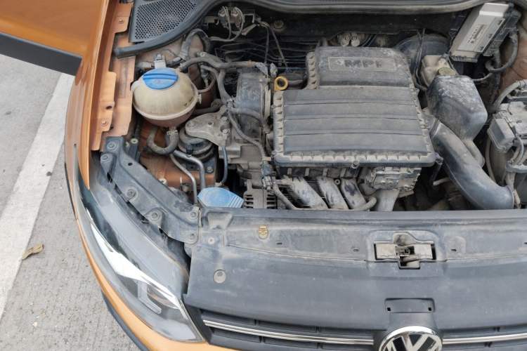 Used Volkswagen Polo 2014 1.6L Cross Polo Automatic Engine Bay Right