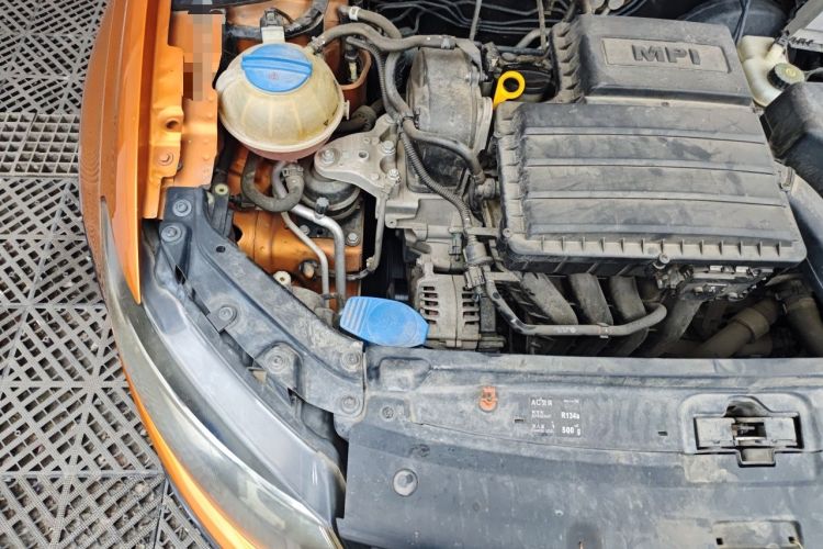 Used Volkswagen Polo 2014 1.6L Cross Polo Automatic Engine Bay Right