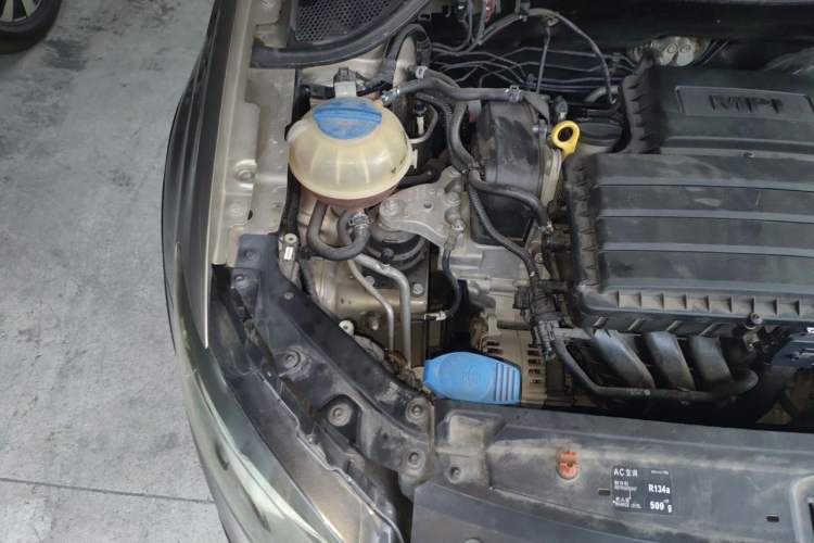Used Volkswagen Polo 2014 1.6L Cross Polo Automatic Engine Bay Right