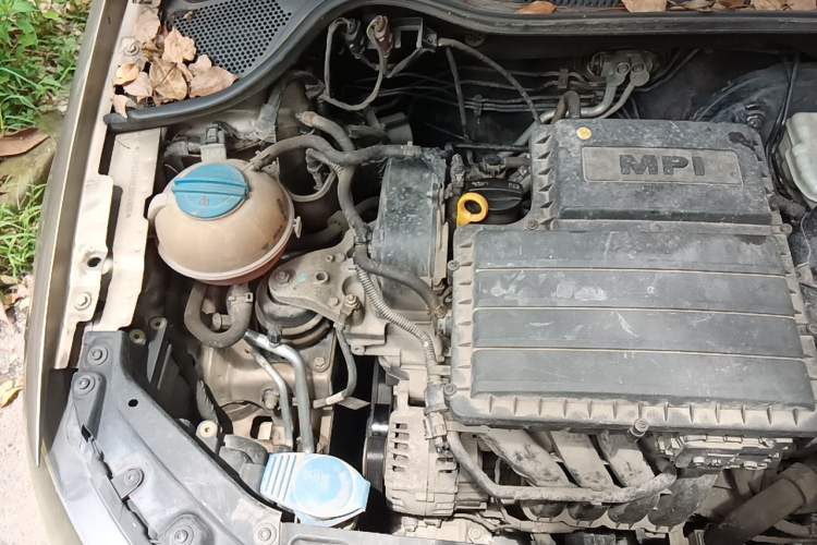 Used Volkswagen Polo 2014 1.6L Cross Polo Automatic Engine Bay Right