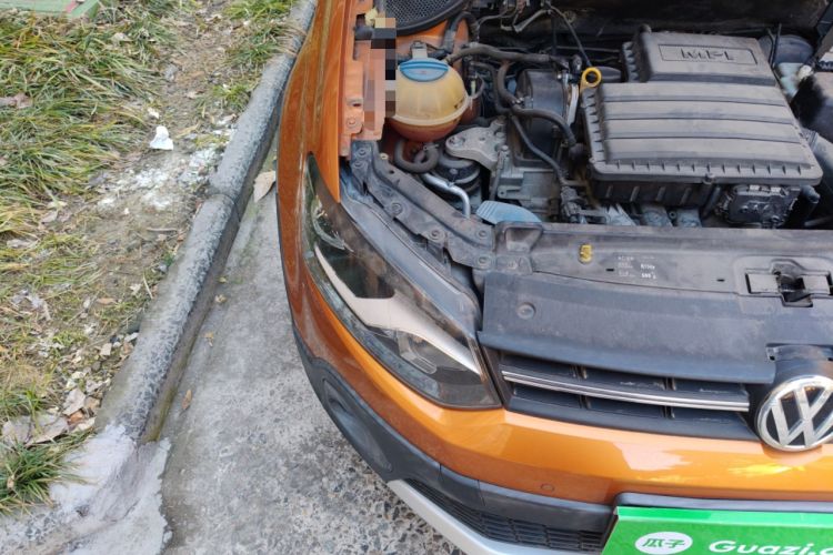 Used Volkswagen Polo 2014 1.6L Cross Polo Automatic Engine Bay Right