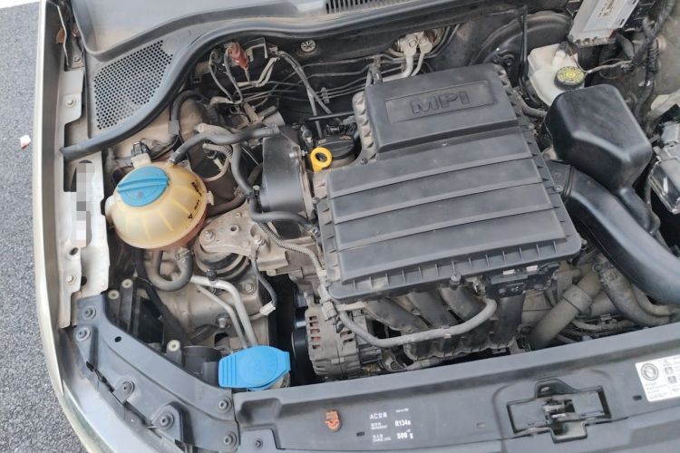 Used Volkswagen Polo 2014 1.6L Cross Polo Automatic Engine Bay Right