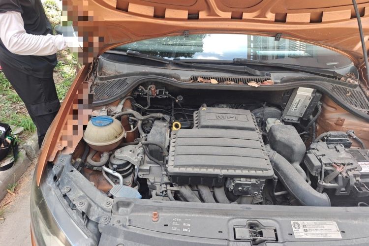 Used Volkswagen Polo 2014 1.6L Cross Polo Automatic Engine Bay Right