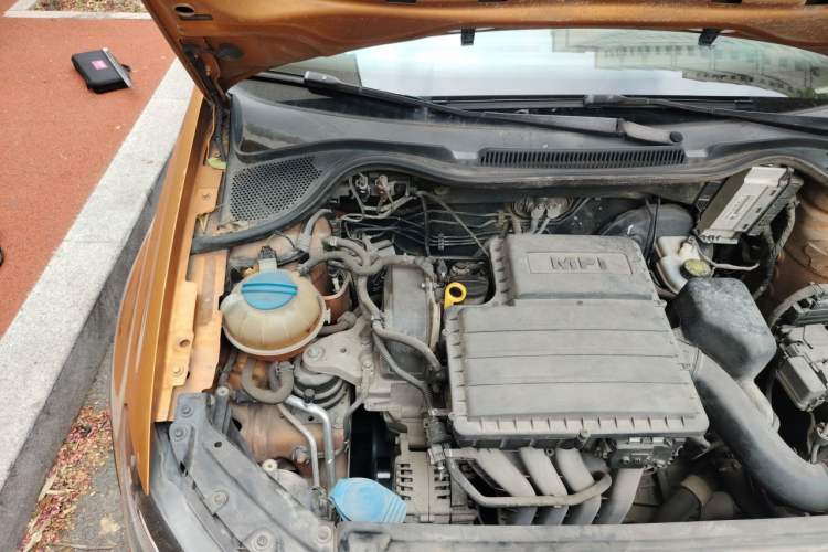 Used Volkswagen Polo 2014 1.6L Cross Polo Automatic Engine Bay Right