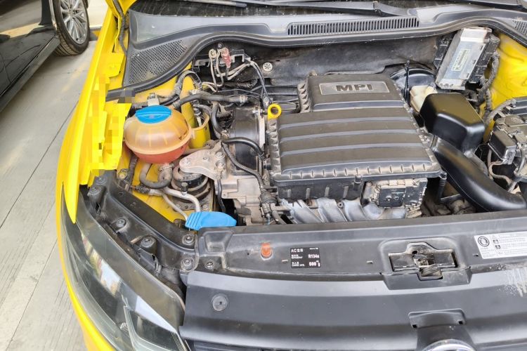 Used Volkswagen Polo 2014 1.6L Automatic Comfort Edition Engine Bay Right