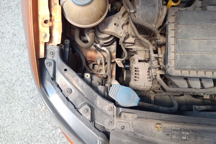 Used Volkswagen Polo 2014 1.6L Cross Polo Automatic Engine Bay Right