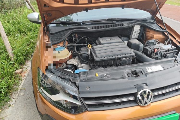 Used Volkswagen Polo 2014 1.6L Cross Polo Automatic Engine Bay Right
