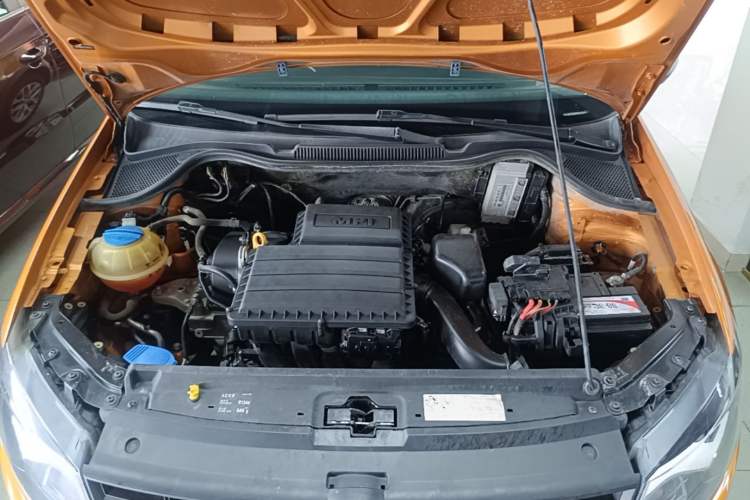 Used Volkswagen Polo 2014 1.6L Cross Polo Automatic Engine Bay