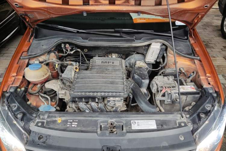 Used Volkswagen Polo 2014 1.6L Cross Polo Automatic Engine Bay