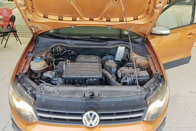 Used Volkswagen Polo 2014 1.6L Cross Polo Automatic Engine Bay