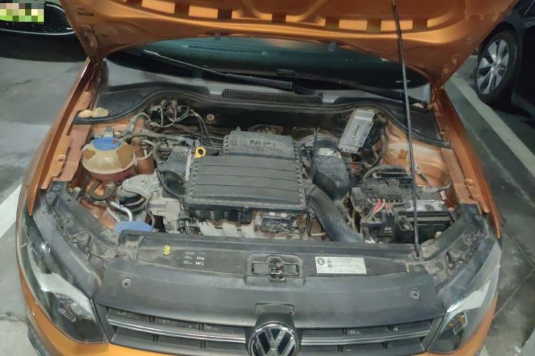 Used Volkswagen Polo 2014 1.6L Cross Polo Automatic Engine Bay