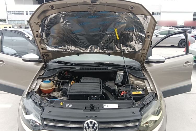 Used Volkswagen Polo 2014 1.6L Cross Polo Automatic Engine Bay