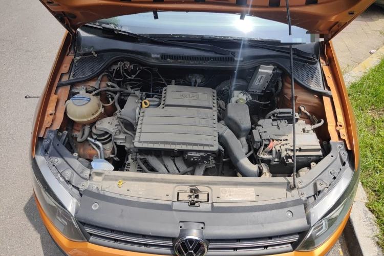 Used Volkswagen Polo 2014 1.6L Cross Polo Automatic Engine Bay
