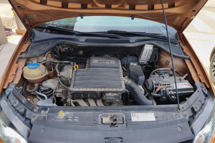 Used Volkswagen Polo 2014 1.6L Cross Polo Automatic Engine Bay