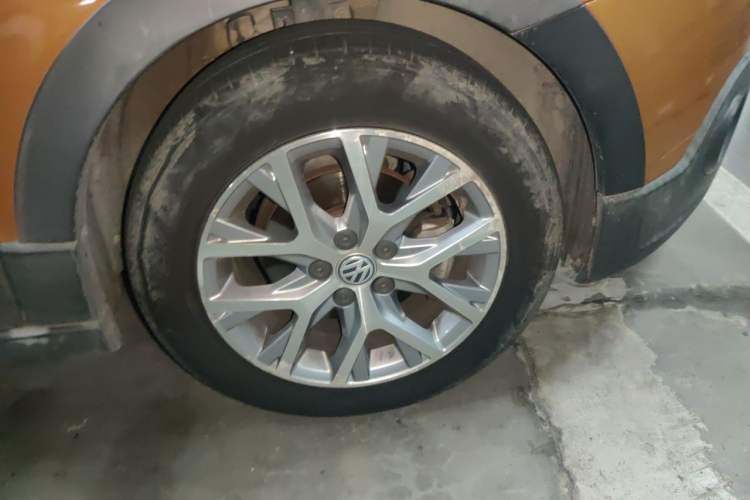 Used Volkswagen Polo 2014 1.6L Cross Polo Automatic Exterior 1