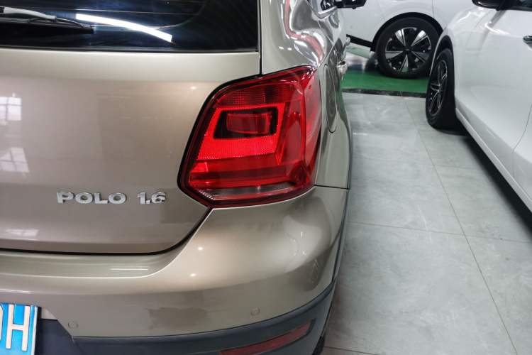 Used Volkswagen Polo 2014 1.6L Cross Polo Automatic Exterior 3