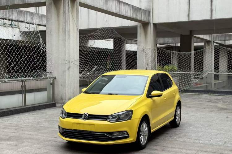 Used Volkswagen Polo 2014 1.6L Automatic Comfort Edition Front Left 45 Deg