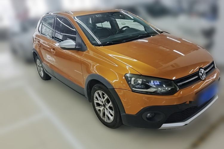 Used Volkswagen Polo 2014 1.6L Automatic Luxury Edition Front Right 45 Deg