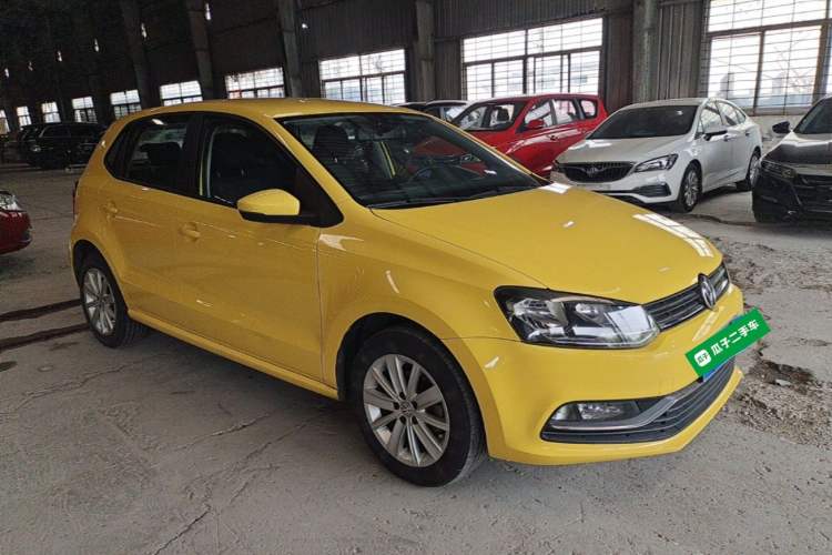 Used Volkswagen Polo 2014 1.6L Automatic Comfort Edition Front Right 45 Deg