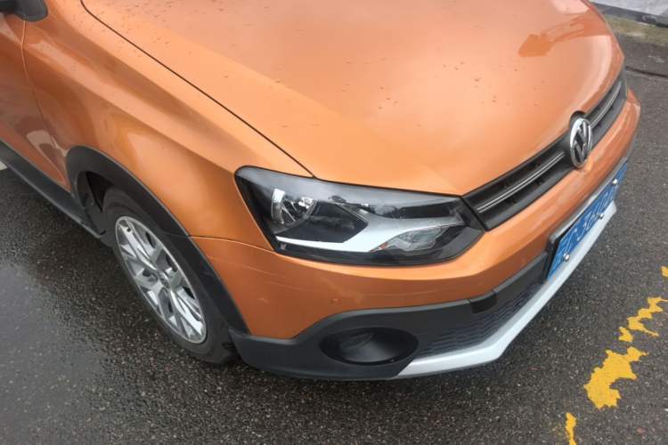 Used Volkswagen Polo 2014 1.6L Cross Polo Automatic Front Right 45 Deg