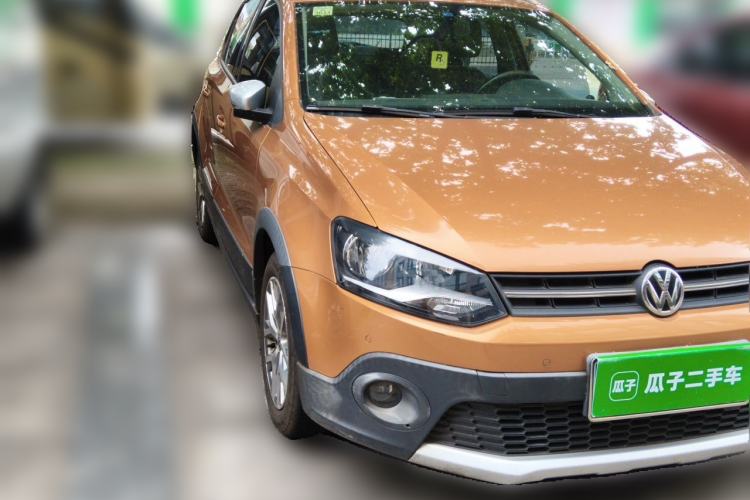 Used Volkswagen Polo 2014 1.6L Cross Polo Manual Front Right 45 Deg