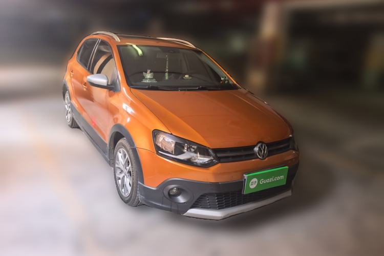 Used Volkswagen Polo 2014 1.6L Cross Polo Automatic Front Right 45 Deg