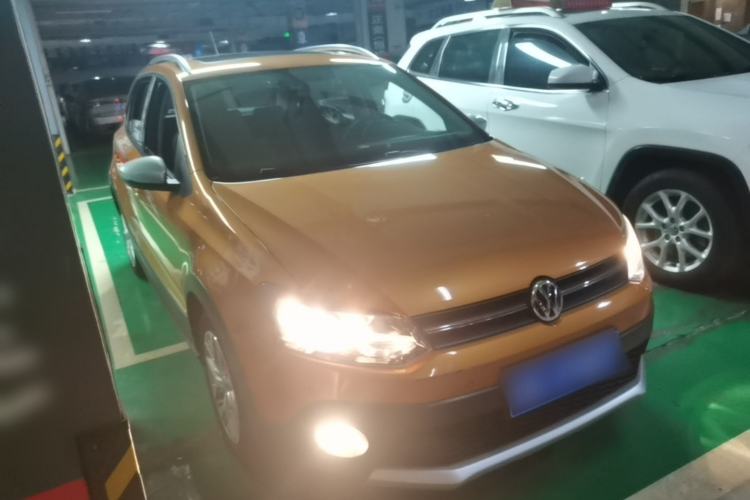 Used Volkswagen Polo 2014 1.6L Cross Polo Automatic Front Right 45 Deg