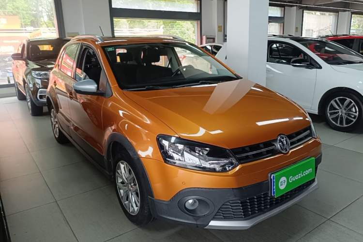 Used Volkswagen Polo 2014 1.6L Cross Polo Automatic Front Right 45 Deg