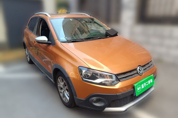 Used Volkswagen Polo 2014 1.6L Cross Polo Automatic Front Right 45 Deg