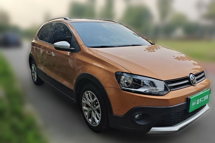 Used Volkswagen Polo 2014 1.6L Cross Polo Automatic Front Right 45 Deg
