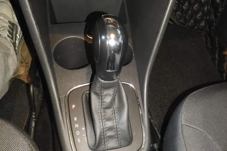 Used Volkswagen Polo 2014 1.6L Automatic Comfort Edition Gear Lever