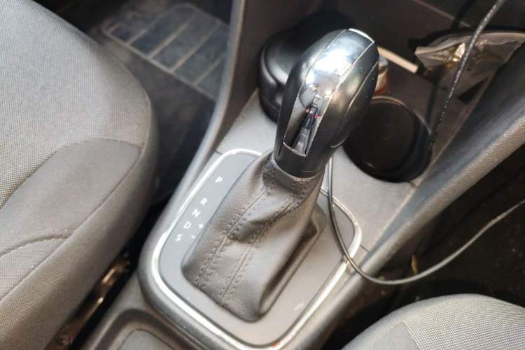 Used Volkswagen Polo 2014 1.6L Automatic Comfort Edition Gear Lever