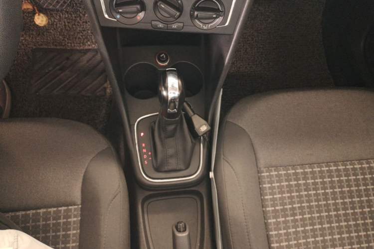 Used Volkswagen Polo 2014 1.6L Automatic Comfort Edition Gear Lever