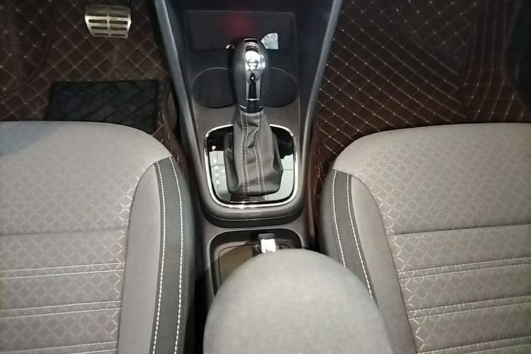 Used Volkswagen Polo 2014 1.6L Cross Polo Automatic Gear Lever