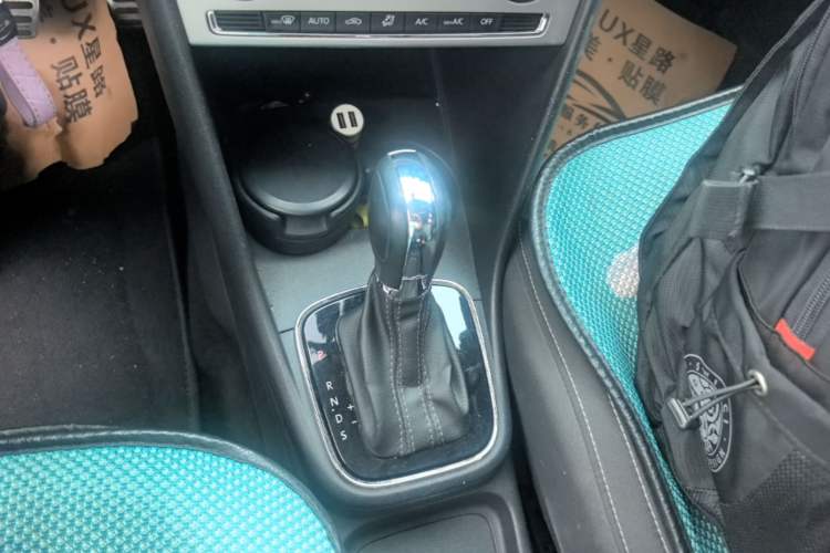 Used Volkswagen Polo 2014 1.6L Cross Polo Automatic Gear Lever