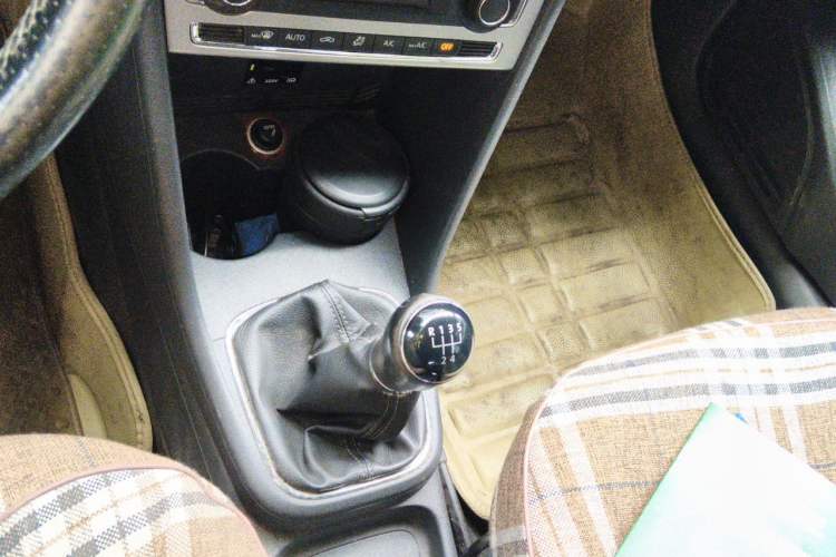Used Volkswagen Polo 2014 1.6L Cross Polo Manual Gear Lever
