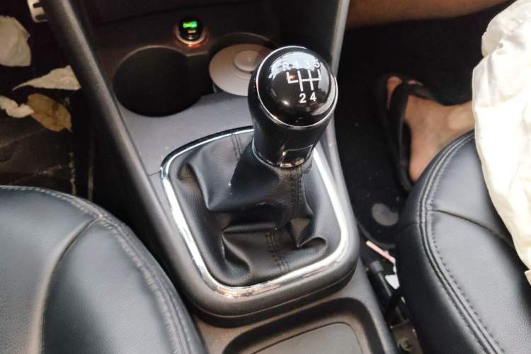 Used Volkswagen Polo 2014 1.4L Manual Fashion Edition Gear Lever