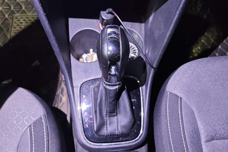 Used Volkswagen Polo 2014 1.6L Cross Polo Automatic Gear Lever