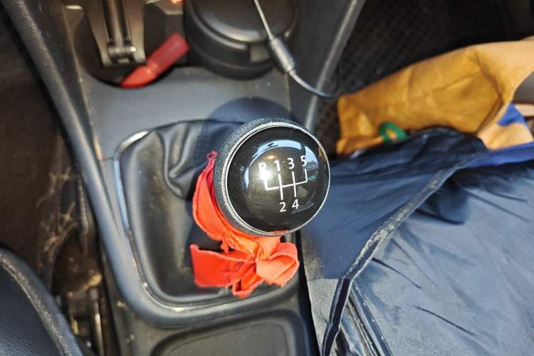 Used Volkswagen Polo 2014 1.4L Manual Fashion Edition Gear Lever