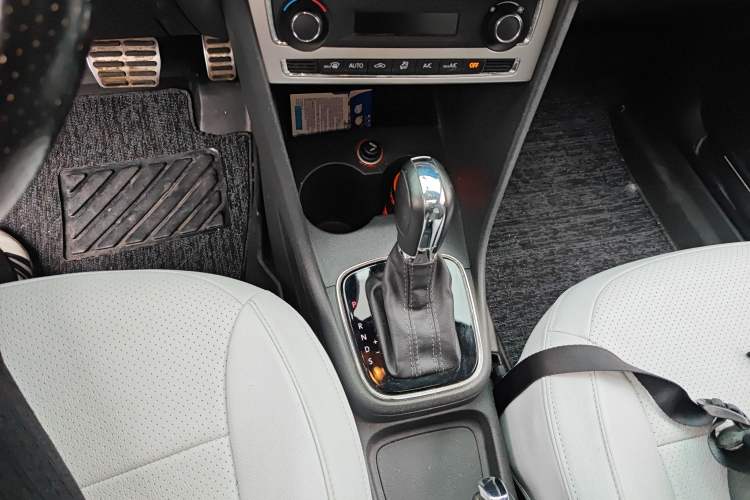 Used Volkswagen Polo 2014 1.6L Cross Polo Automatic Gear Lever