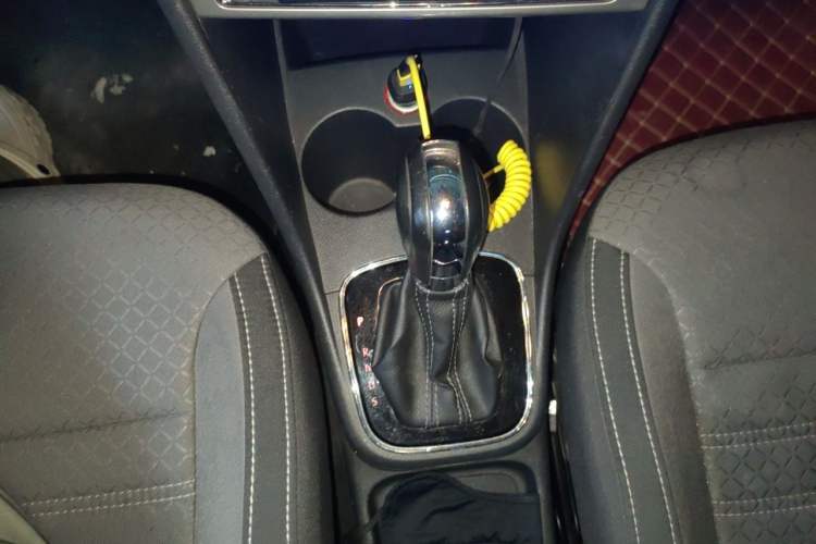 Used Volkswagen Polo 2014 1.6L Cross Polo Automatic Gear Lever