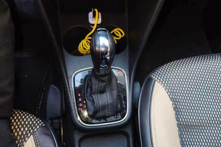 Used Volkswagen Polo 2014 1.6L Cross Polo Automatic Gear Lever