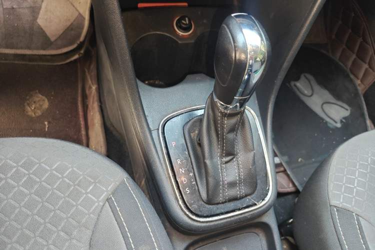 Used Volkswagen Polo 2014 1.6L Cross Polo Automatic Gear Lever