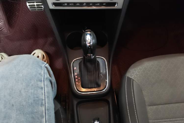 Used Volkswagen Polo 2014 1.6L Cross Polo Automatic Gear Lever