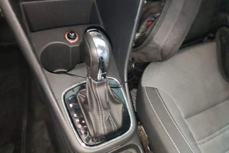 Used Volkswagen Polo 2014 1.6L Cross Polo Automatic Gear Lever